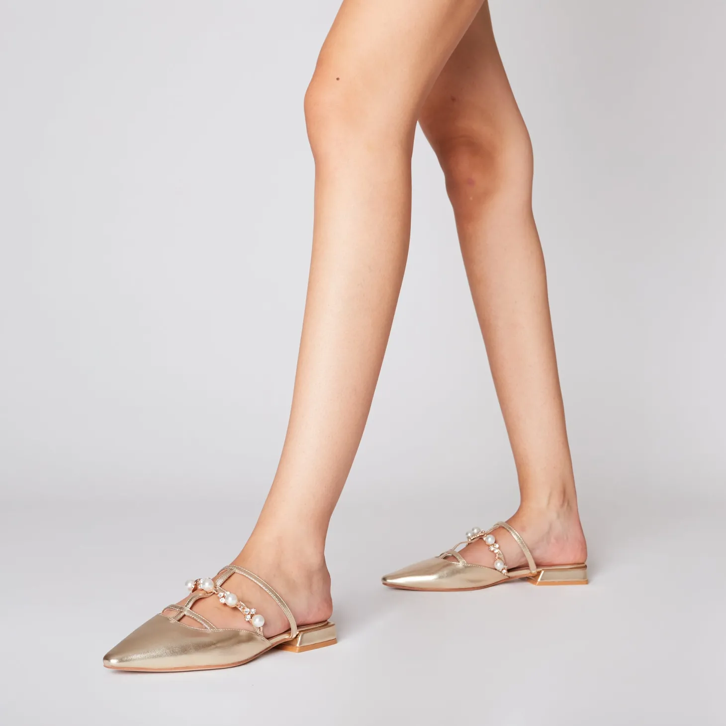 Sabot Iris in pelle con perle e strass colore oro