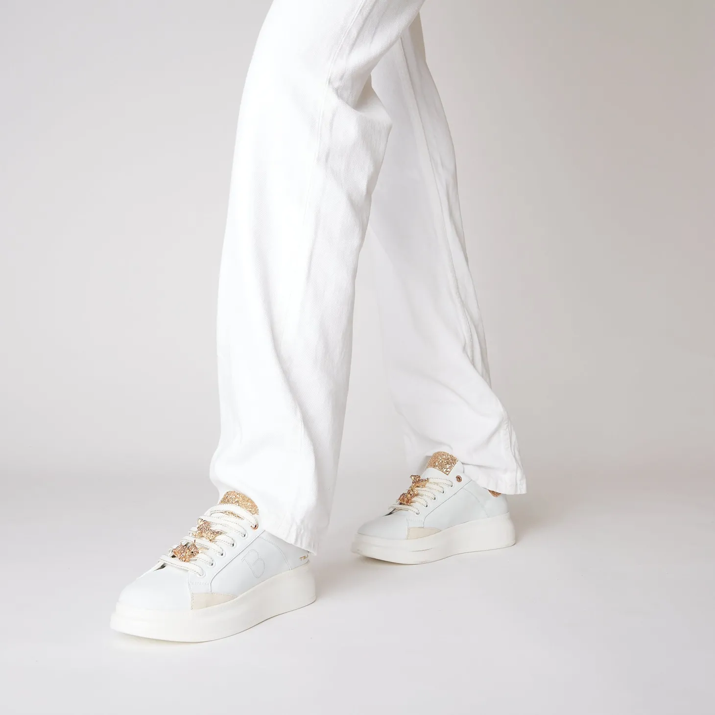 SNEAKER BELLATRIX CON ACCESSORIO IN STRASS COLORE BIANCO/ORO