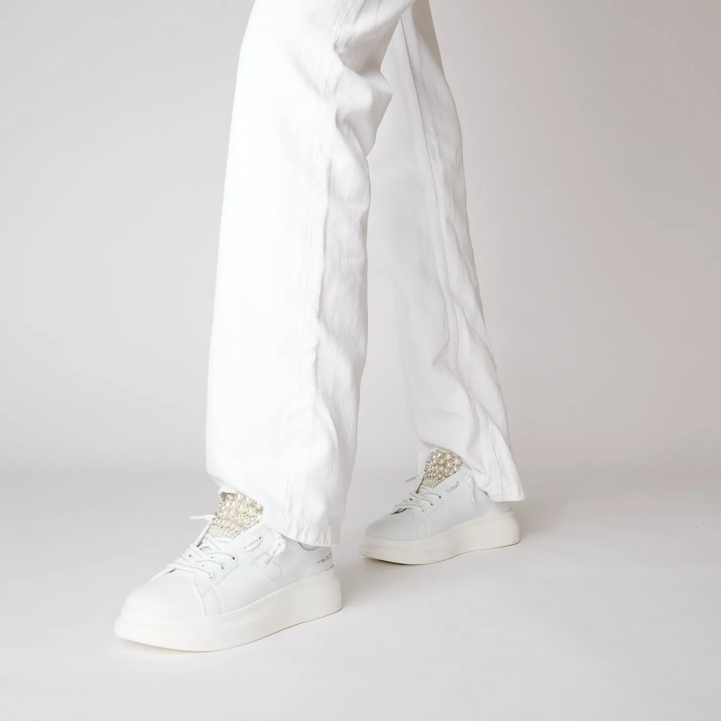 SNEAKER BELLATRIX CON PERLE COLORE BIANCO