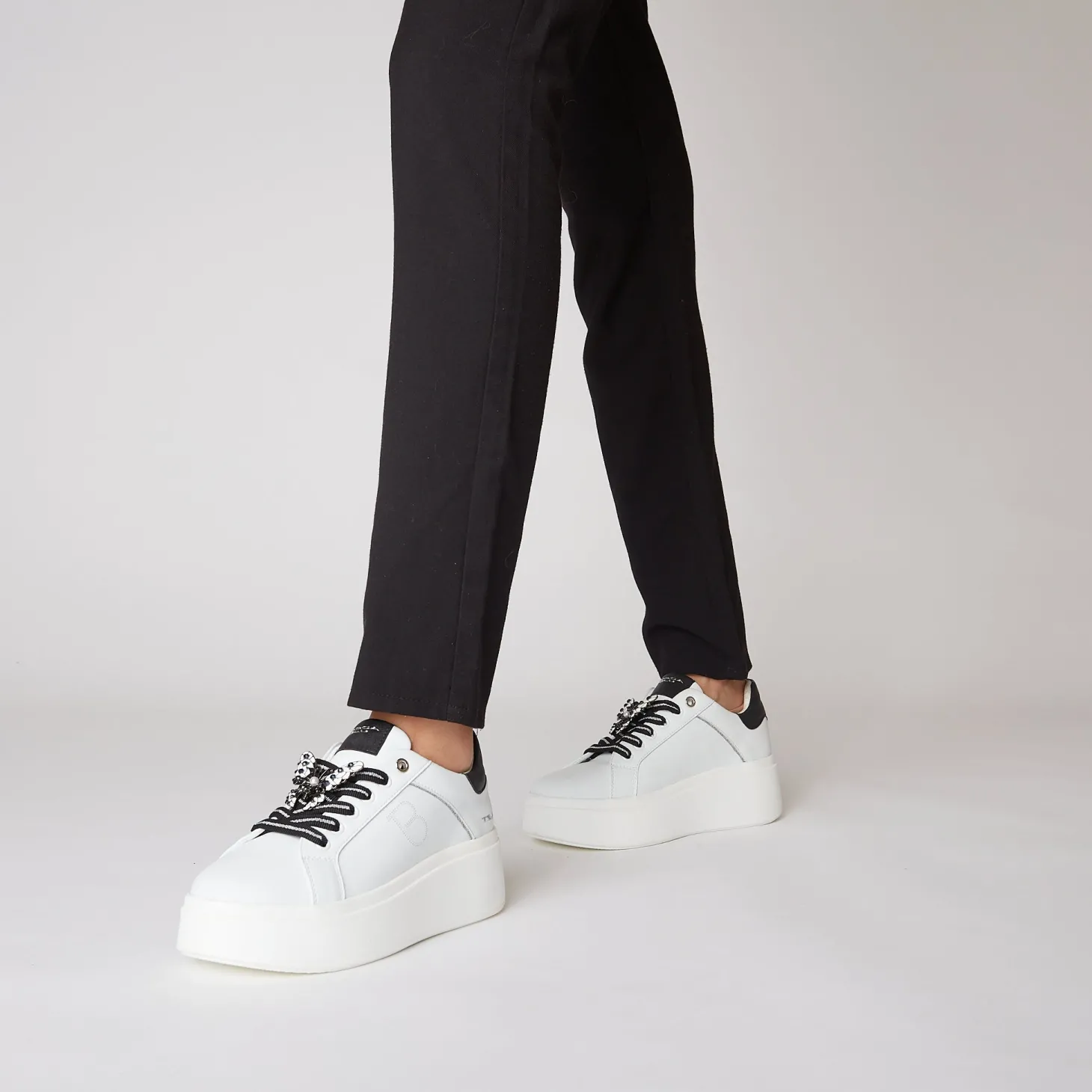 SNEAKER ELETTRA CON FARFALLE IN STRASS COLORE BIANCO/NERO